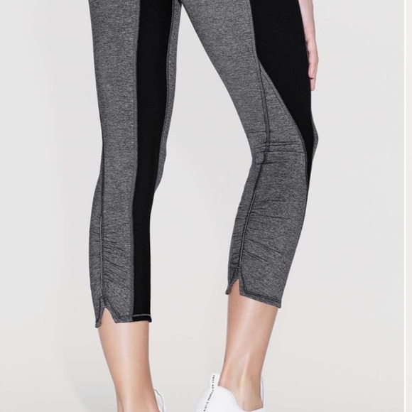 Lululemon On Your Mark Crop (23") - Sz 10 - Picture 2 of 6